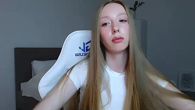 Snapshot of Luna_insniity chatting on 10-02-25, 07:21 Luna insniity online show from 10-02-25, 07:21