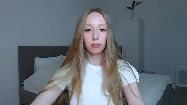 Snapshot of Luna_insniity chatting on 10-11-25, 07:23 Luna insniity online show from 10-11-25, 07:23