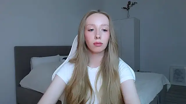 Luna insniity online show from 10-24-25, 08:38