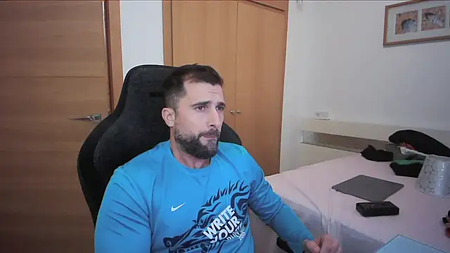 Snapshot of alex877x chatting on 11-05-25, 04:40 alex877x online show from 11-05-25, 04:40