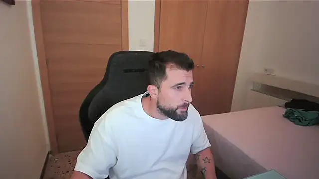 Snapshot of alex877x chatting on 11-13-25, 10:41 alex877x online show from 11-13-25, 10:41