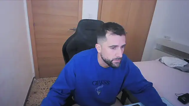 Snapshot of alex877x chatting on 11-16-25, 12:11 alex877x online show from 11-16-25, 12:11