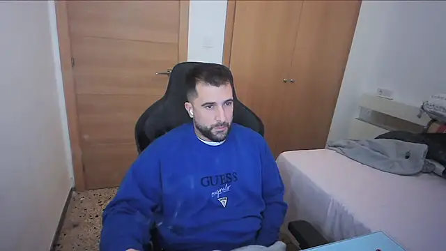 Snapshot of alex877x chatting on 11-18-25, 08:41 alex877x online show from 11-18-25, 08:41