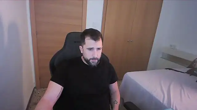 Snapshot of alex877x chatting on 11-28-25, 03:47 alex877x online show from 11-28-25, 03:47