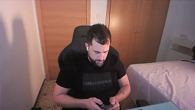 Snapshot of alex877x chatting on 11-29-25, 02:09 alex877x online show from 11-29-25, 02:09