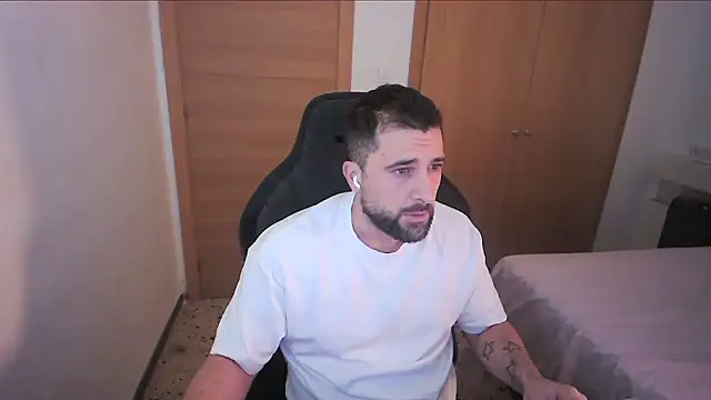 Snapshot of alex877x chatting on 12-14-25, 12:54 alex877x online show from 12-14-25, 12:54