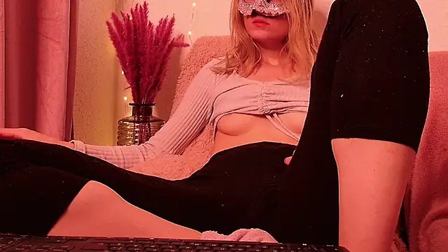 SecretAnni online show from 12-25-24, 05:16