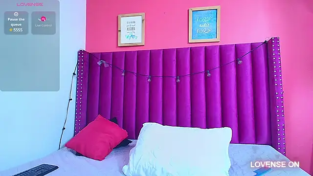 Snapshot of littlee_emilyy_ chatting on 12-12-24, 03:05 littlee emilyy  online show from 12-12-24, 03:05