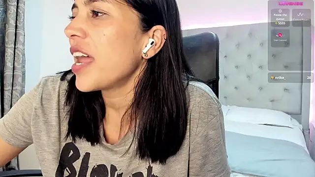 Snapshot of andykiuty chatting on 12-21-24, 06:12 andykiuty online show from 12-21-24, 06:12