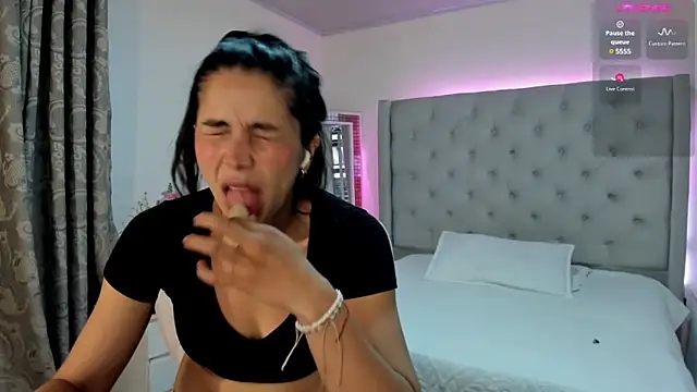 Snapshot of andykiuty chatting on 03-13-25, 08:22 andykiuty online show from 03-13-25, 08:22