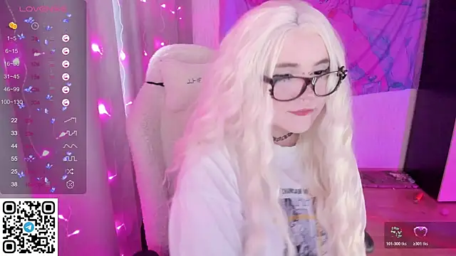 SelenaCute online show from 04-25-26, 11:46