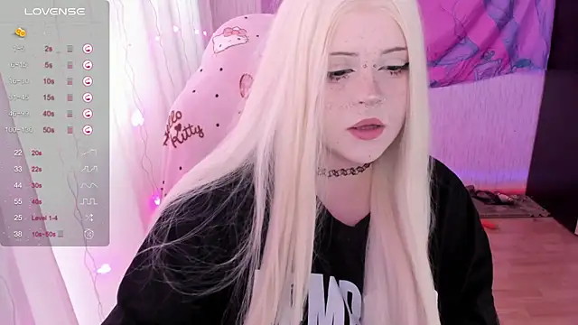 SelenaCute online show from 06-25-26, 04:34