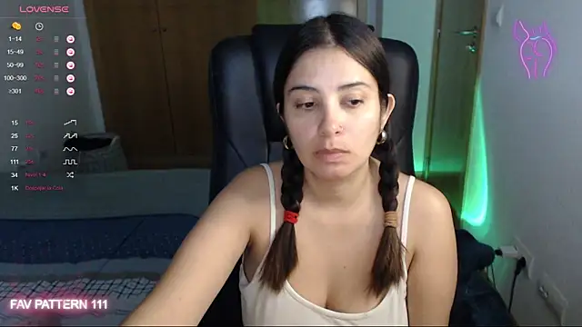 Snapshot of AnnaQueen chatting on 12-30-24, 10:01 AnnaQueen online show from 12-30-24, 10:01