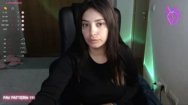 Snapshot of AnnaQueen chatting on 01-27-25, 10:06 AnnaQueen online show from 01-27-25, 10:06