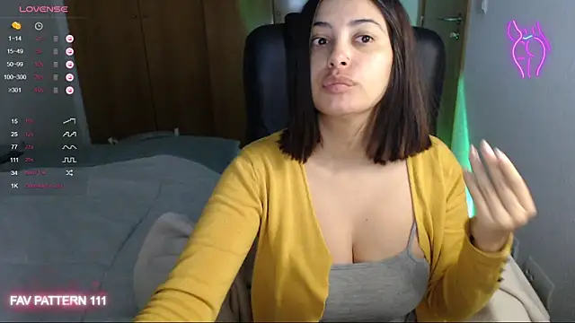 Snapshot of AnnaQueen chatting on 02-16-25, 03:26 AnnaQueen online show from 02-16-25, 03:26