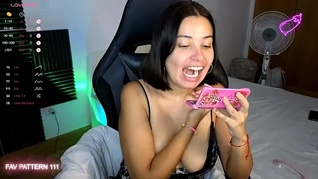 Snapshot of AnnaQueen chatting on 09-14-25, 08:41 AnnaQueen online show from 09-14-25, 08:41