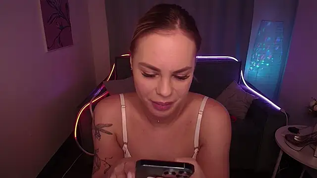 Snapshot of RikaRaily chatting on 03-05-25, 05:18 RikaRaily online show from 03-05-25, 05:18