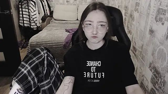 Snapshot of AmeliaKamishiro chatting on 12-15-24, 11:23 AmeliaKamishiro online show from 12-15-24, 11:23