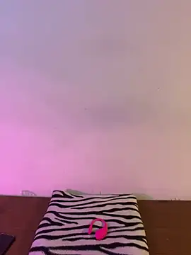 Snapshot of Felicia_smok3 chatting on 10-31-25, 02:23 Felicia smok3 online show from 10-31-25, 02:23