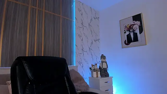 Snapshot of IsabellaAllen chatting on 12-20-25, 12:29 IsabellaAllen online show from 12-20-25, 12:29