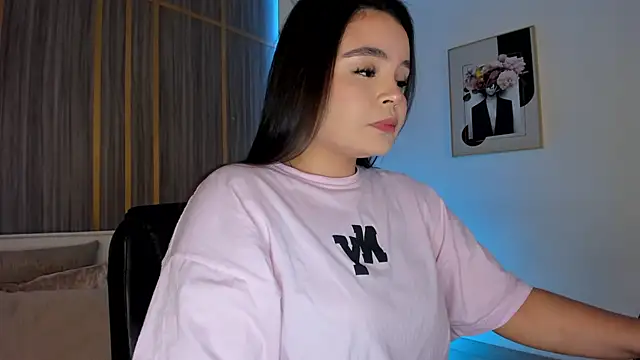 Snapshot of IsabellaAllen chatting on 02-24-26, 11:03 IsabellaAllen online show from 02-24-26, 11:03