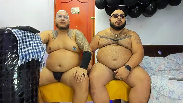 Snapshot of Latino_bigcock chatting on 11-06-25, 12:33 Latino bigcock online show from 11-06-25, 12:33