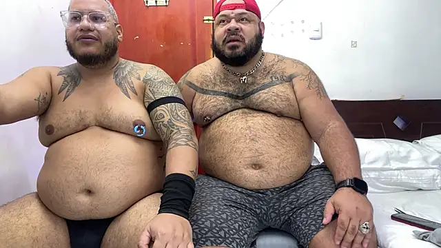 Snapshot of Latino_bigcock chatting on 11-13-25, 03:38 Latino bigcock online show from 11-13-25, 03:38