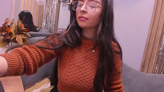 Eva Macalliter online show from 12-18-25, 03:23