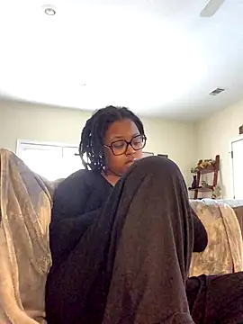 SweetHoneyBunz online show from 11-28-25, 08:00