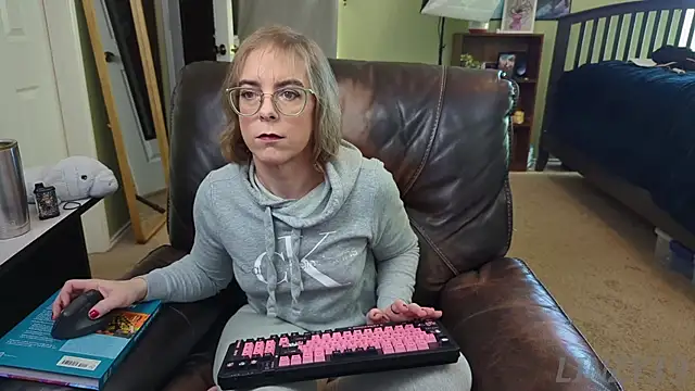 Snapshot of Linzy_19 chatting on 01-06-25, 04:55 Linzy 19 online show from 01-06-25, 04:55