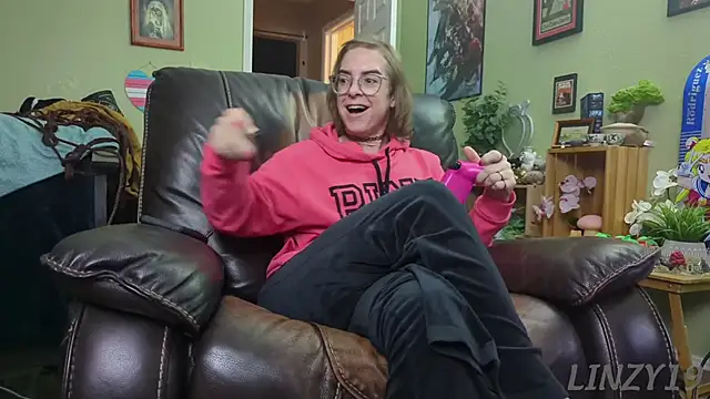 Snapshot of Linzy_19 chatting on 01-19-25, 01:21 Linzy 19 online show from 01-19-25, 01:21