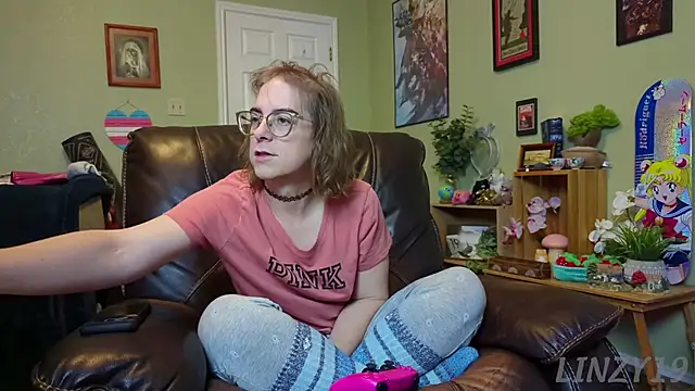 Snapshot of Linzy_19 chatting on 01-25-25, 03:40 Linzy 19 online show from 01-25-25, 03:40