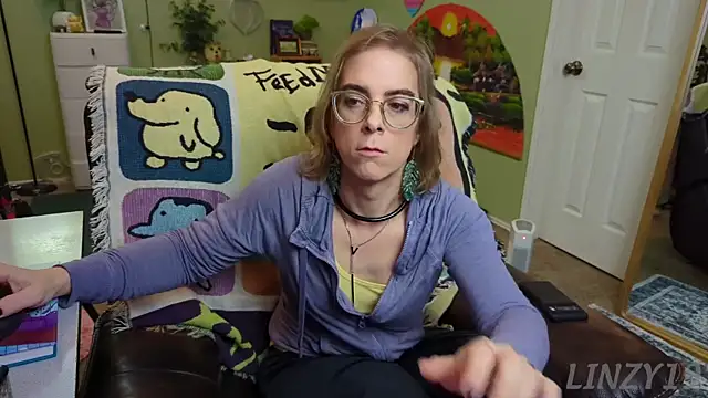 Snapshot of Linzy_19 chatting on 02-11-25, 02:57 Linzy 19 online show from 02-11-25, 02:57