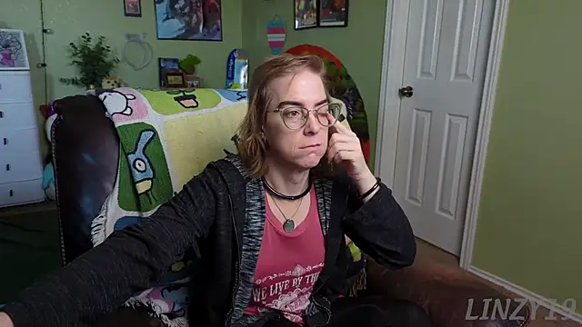 Snapshot of Linzy_19 chatting on 02-28-25, 02:53 Linzy 19 online show from 02-28-25, 02:53