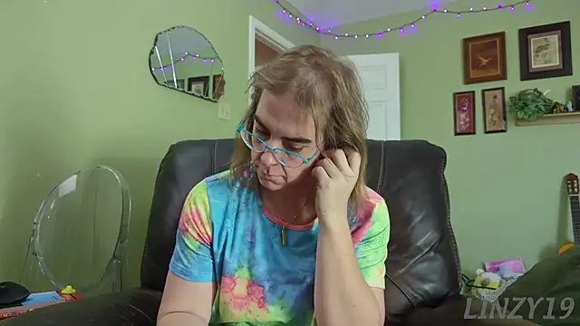 Linzy 19 online show from 11-11-25, 09:26