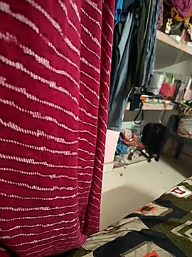 COUPLLE VILLAGE online show from 04-21-26, 01:53