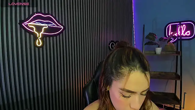 emily roberts1 online show from 11-06-25, 04:35