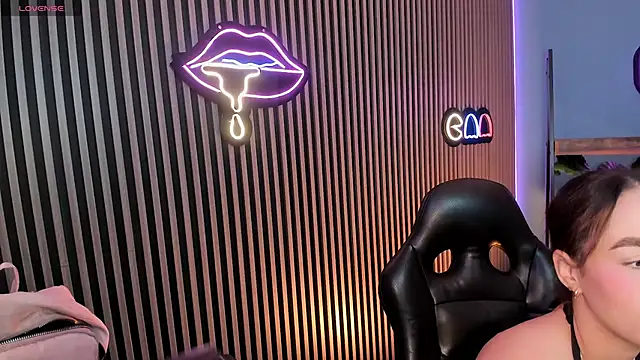 emily roberts1 online show from 12-04-25, 04:44