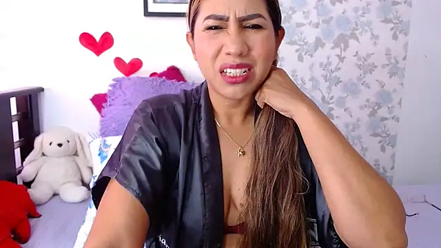 Snapshot of vanessa_cute1 chatting on 06-10-26, 05:01 vanessa cute1 online show from 06-10-26, 05:01