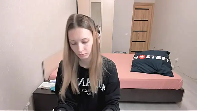 OliviaLukas online show from 12-18-24, 05:42