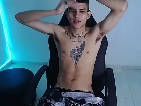 hot king20 online show from 12-15-25, 04:33