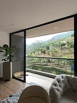 Snapshot of Helenbronwx chatting on 02-02-25, 03:39 Helenbronwx online show from 02-02-25, 03:39