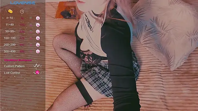 Snapshot of yoursugarbabe chatting on 01-05-25, 11:12 yoursugarbabe online show from 01-05-25, 11:12