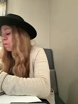 Snapshot of Bigbuttbrooklynn chatting on 11-29-25, 05:05 Bigbuttbrooklynn online show from 11-29-25, 05:05