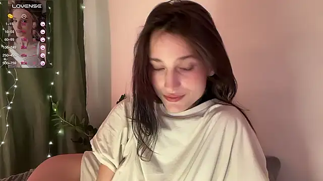 Snapshot of Fleur_Delis chatting on 12-27-24, 10:37 Fleur Delis online show from 12-27-24, 10:37