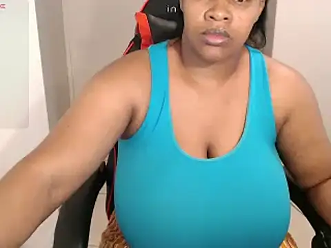 Snapshot of bustylisa1983 chatting on 02-06-25, 02:04 bustylisa1983 online show from 02-06-25, 02:04