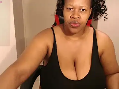 Snapshot of bustylisa1983 chatting on 02-20-25, 05:23 bustylisa1983 online show from 02-20-25, 05:23