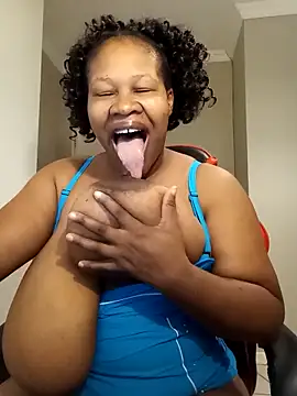 Snapshot of bustylisa1983 chatting on 02-22-25, 05:02 bustylisa1983 online show from 02-22-25, 05:02