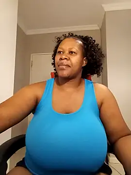 Snapshot of bustylisa1983 chatting on 02-25-25, 11:41 bustylisa1983 online show from 02-25-25, 11:41