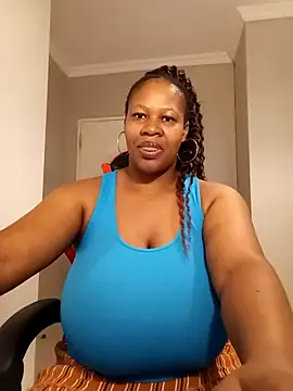 Snapshot of bustylisa1983 chatting on 03-17-25, 05:45 bustylisa1983 online show from 03-17-25, 05:45